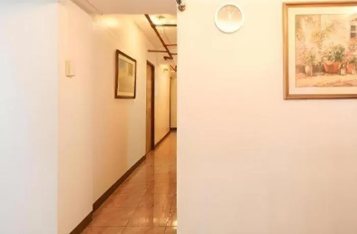 Oyo 882 Makati Hall Hotel 3*
